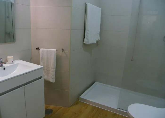 Hostel & Lagoa (Azores)