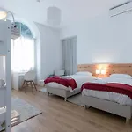 Hostel &