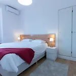 Hostel & Lagoa (Azores)