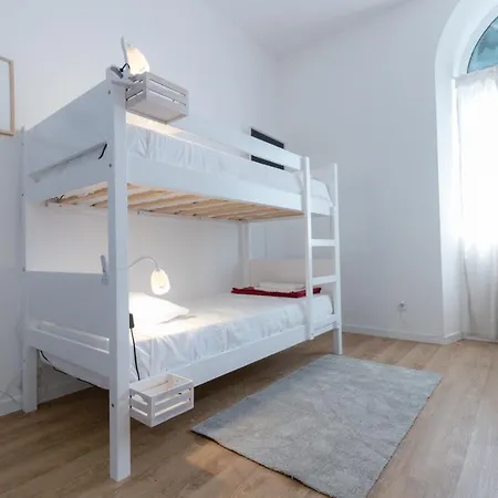 Vandrarhem & Lagoa (Azores)