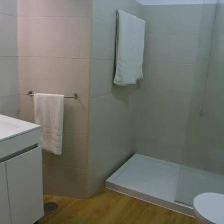 Albergue & Lagoa (Azores)