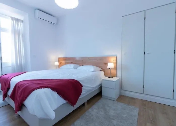 Hostel & Lagoa (Azores)